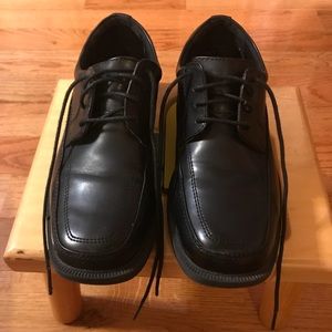 Men’s black dress shoes